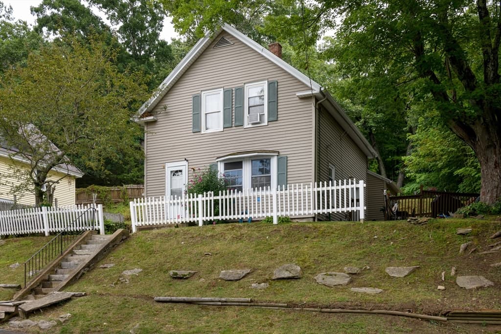 62 Grove St, Spencer MA 01562 photo 3
