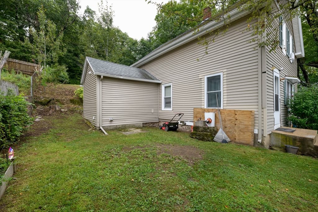 62 Grove St, Spencer MA 01562 photo 4