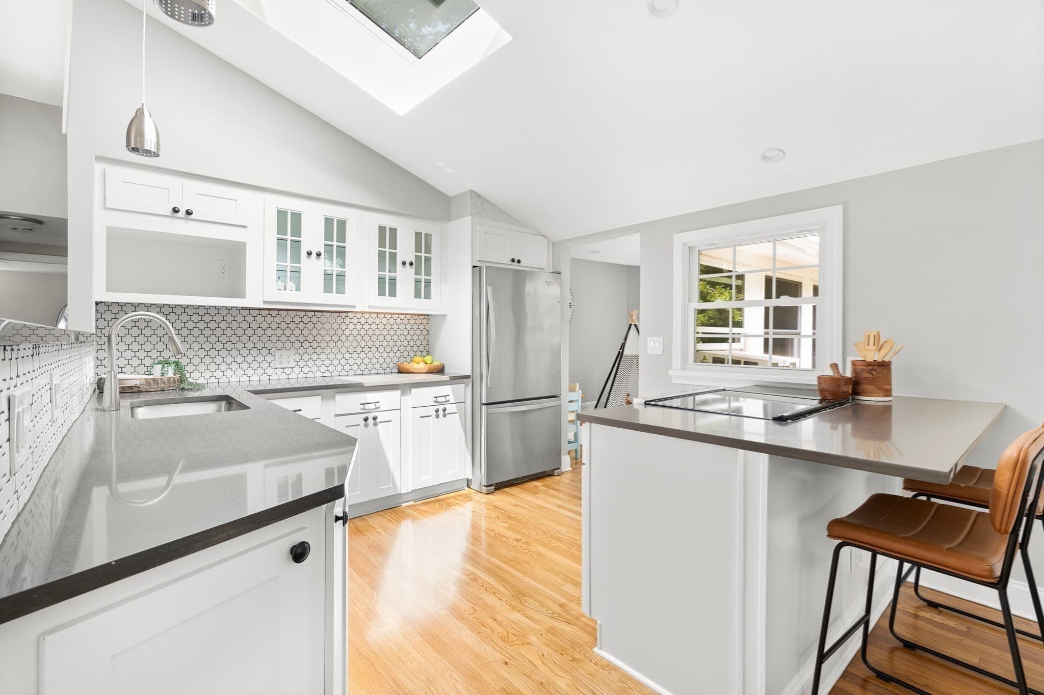Single Family Residence at 10 Kardon Rd, Boston MA 02136, Boston, photo 9 of 29