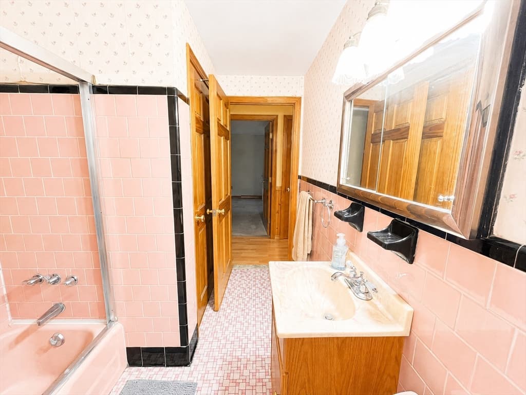60 Martin St, East Providence RI 02914 photo 17
