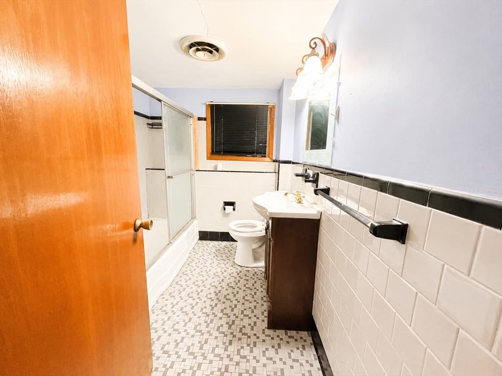 60 Martin St, East Providence RI 02914 photo 24
