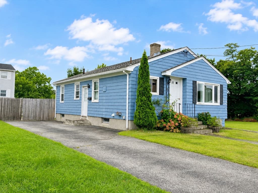 60 Martin St, East Providence RI 02914 photo 4
