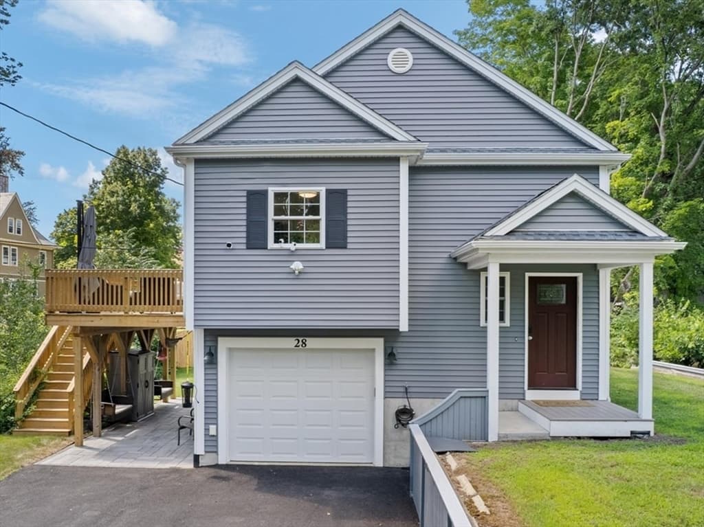 28 Stanley St, North Attleboro MA 02763