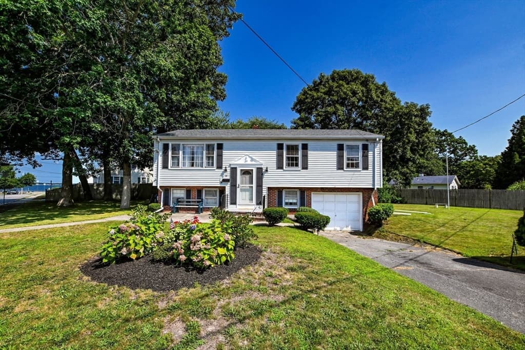 66 Seymour St, New Bedford MA 02744