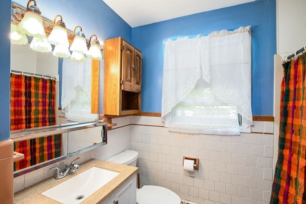 66 Seymour St, New Bedford MA 02744 photo 15