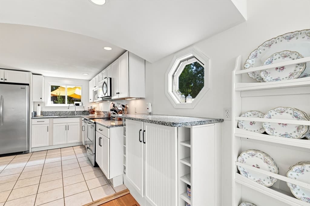 589 South St, Wrentham MA 02093 photo 6