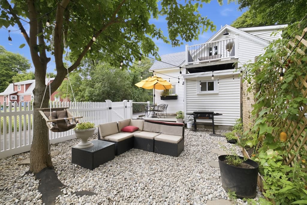 589 South St, Wrentham MA 02093 photo 3