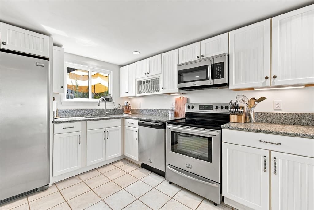589 South St, Wrentham MA 02093 photo 5