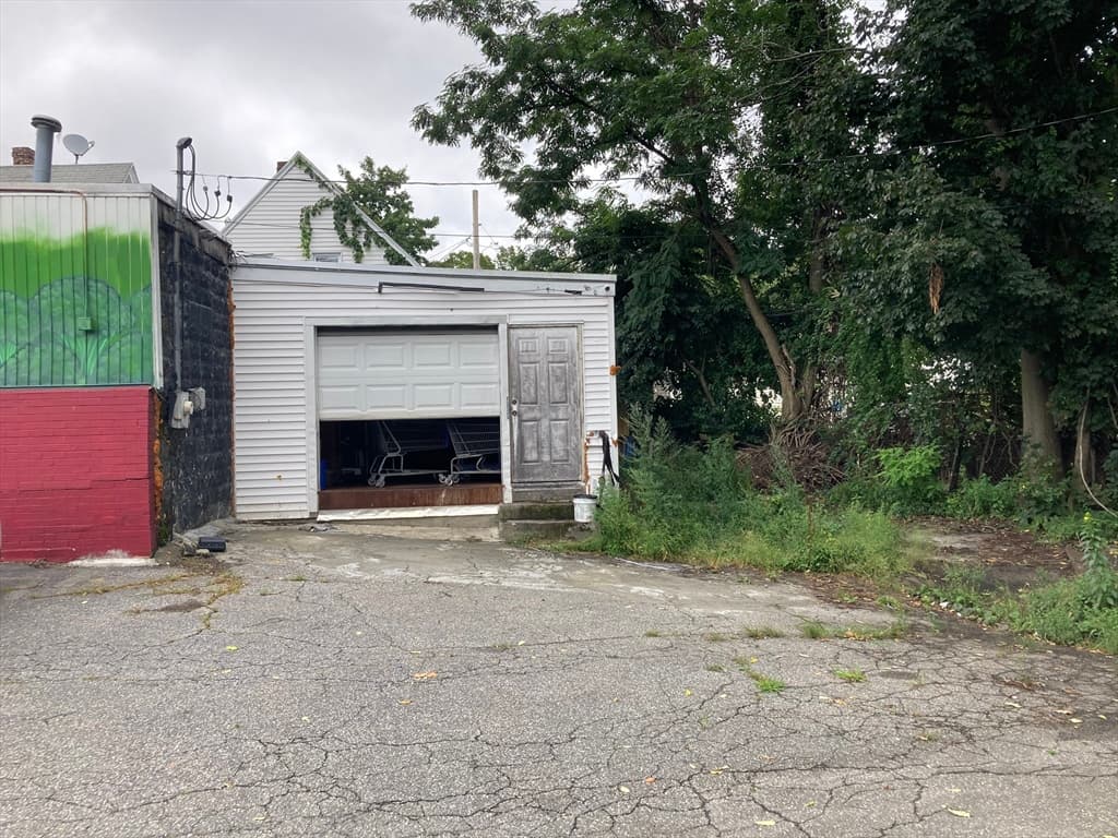 204 Cambridge St, Worcester MA 01603 photo 4