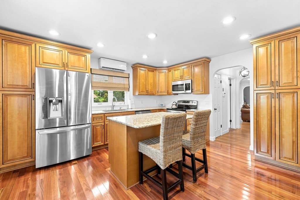 807 N Eastern Ave, Fall River MA 02720 photo 3