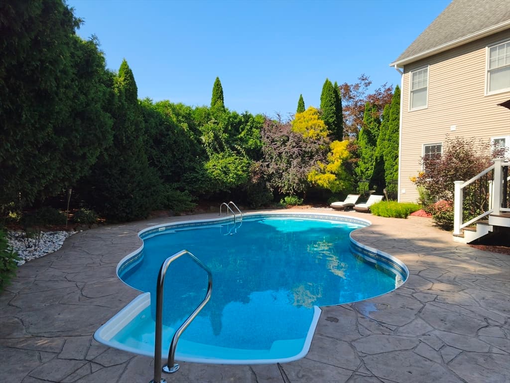 140 Wildflower Cir, Westfield MA 01085 photo 2