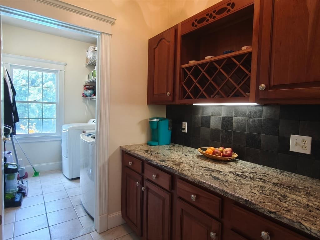 140 Wildflower Cir, Westfield MA 01085 photo 8