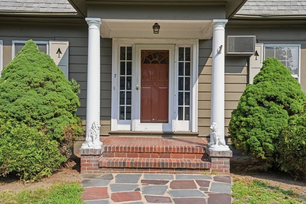 7 Fales Rd, Dedham MA 02026 photo 2