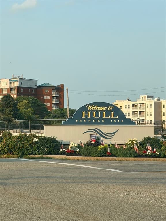 29 Newport Rd, Hull MA 02045