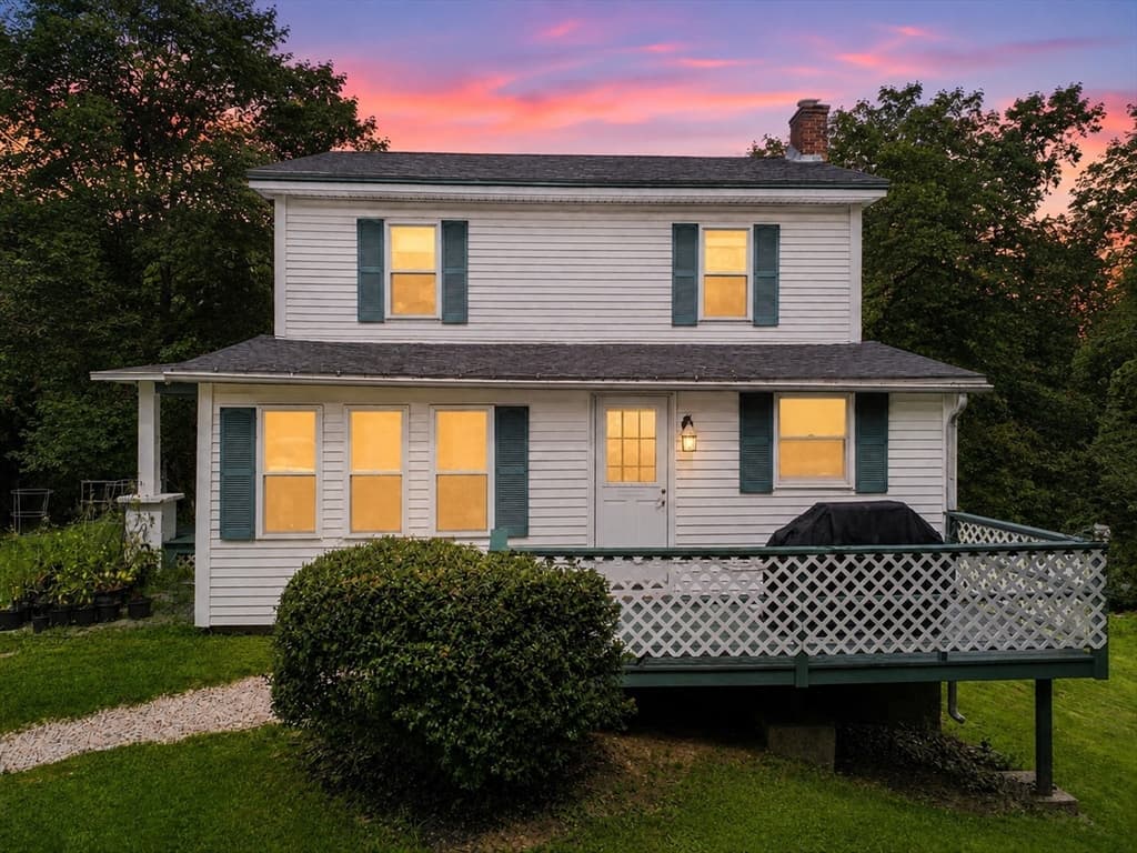 18 Fiske Hill Rd, Sturbridge MA 01566