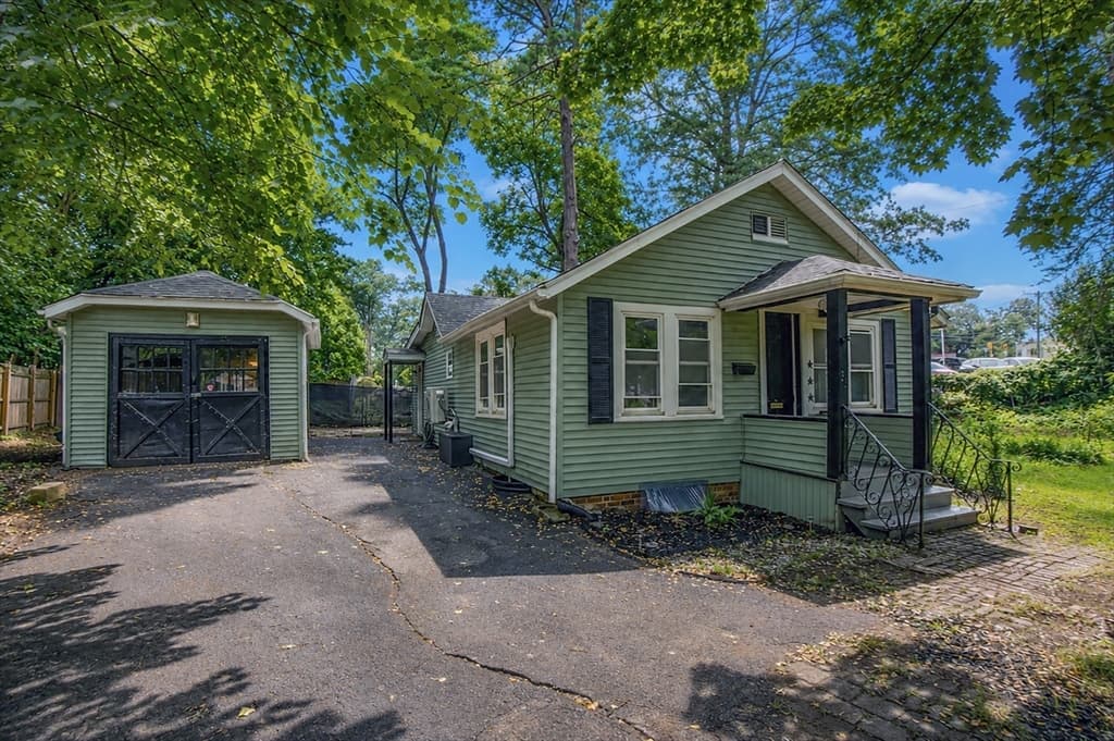 33 Plumtree Road, Springfield MA 01118 photo 3