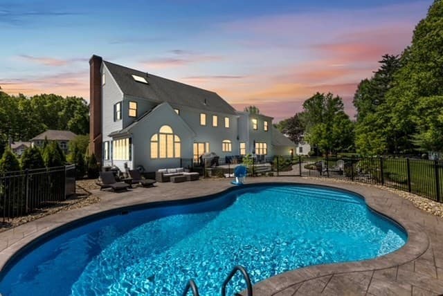 17 Wellington Drive, East Longmeadow MA 01028