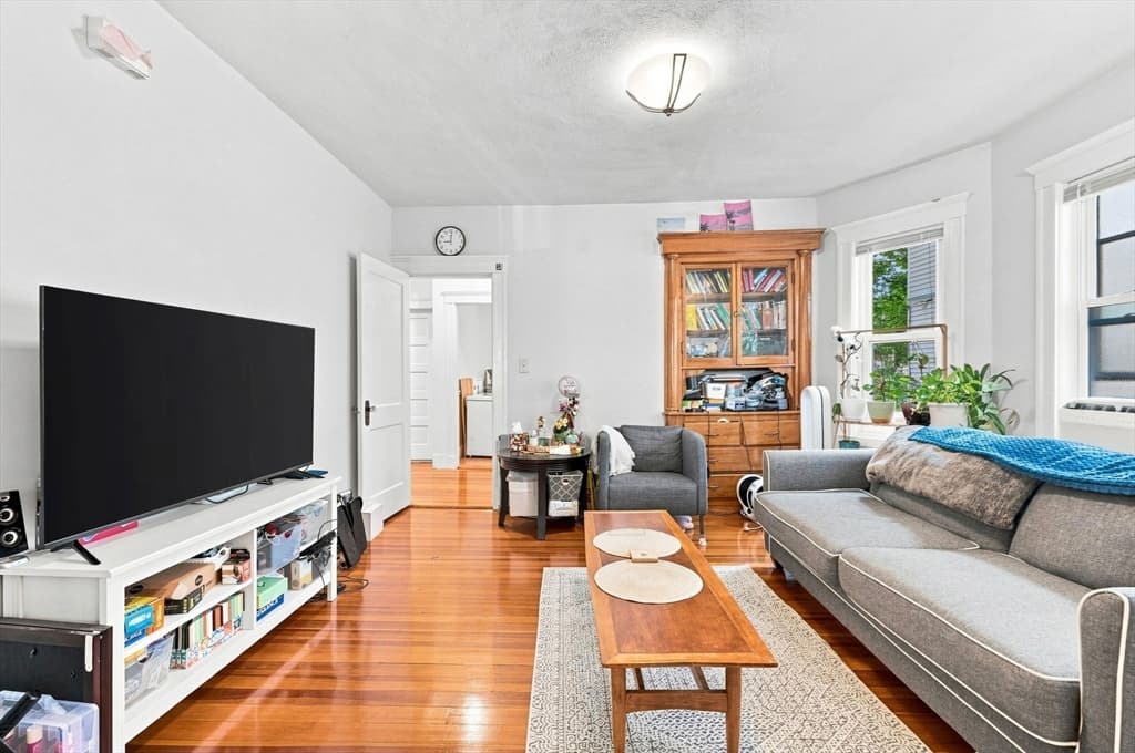 23 Burnham St, Somerville MA 02144 photo 2