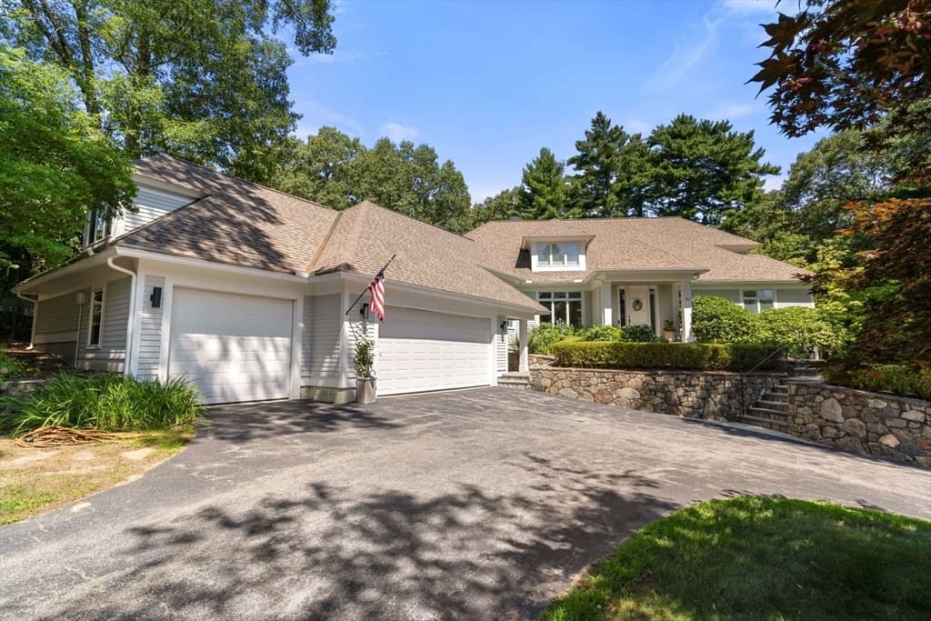 10 Hawk Hill Ln, Ipswich MA 01938