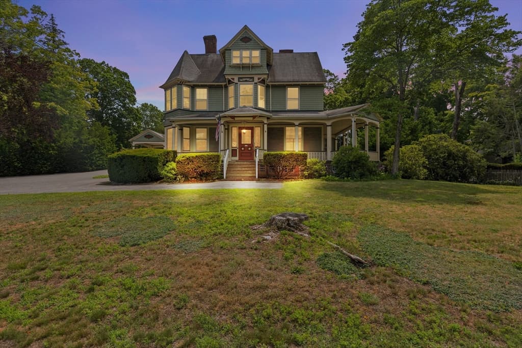 236 Winthrop St, Taunton MA 02780