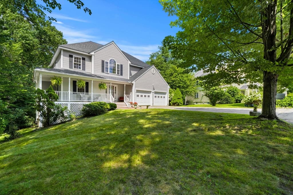 29 Delucia Way, North Andover MA 01845 photo 2