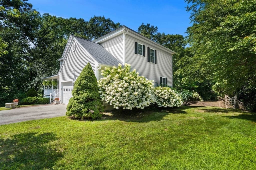 29 Delucia Way, North Andover MA 01845 photo 3