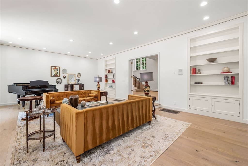 372 Warren St, Brookline MA 02445 photo 6
