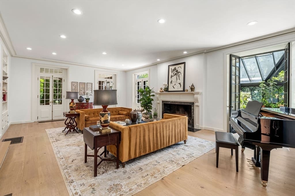 372 Warren St, Brookline MA 02445 photo 7
