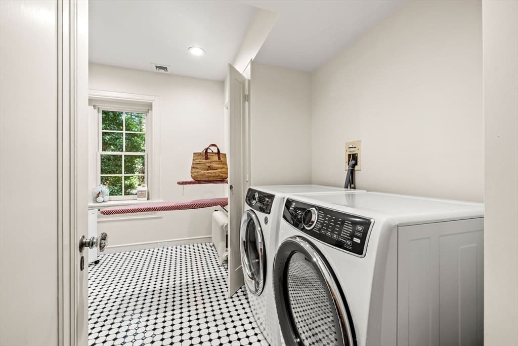 372 Warren St, Brookline MA 02445 photo 34