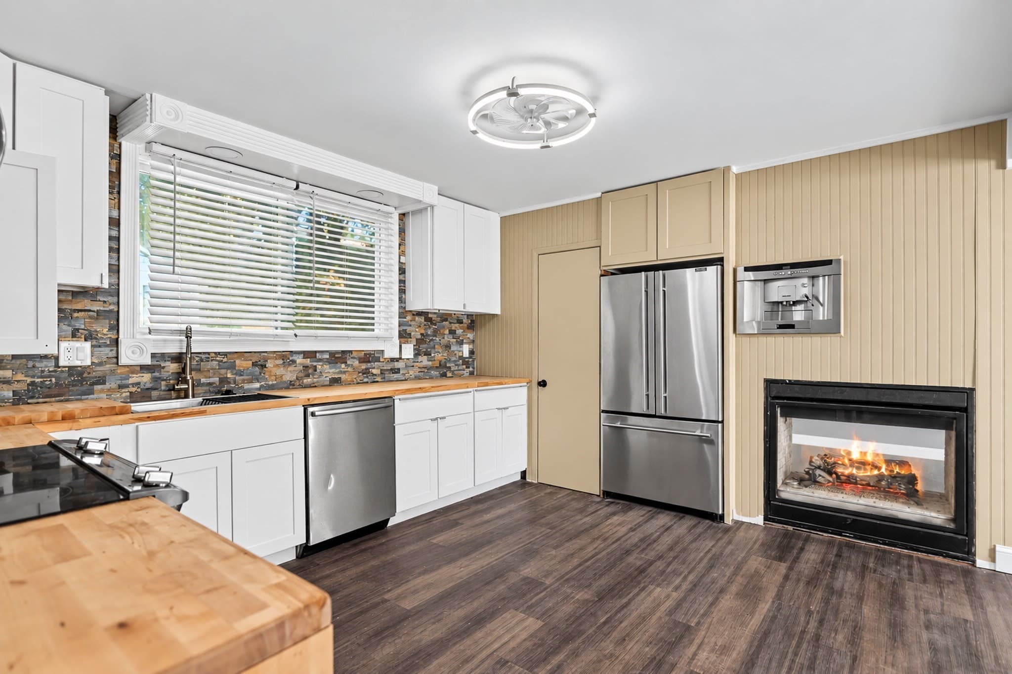 Single Family Residence at 188 Oak St, Methuen MA 01844, Methuen, photo 2 of 27