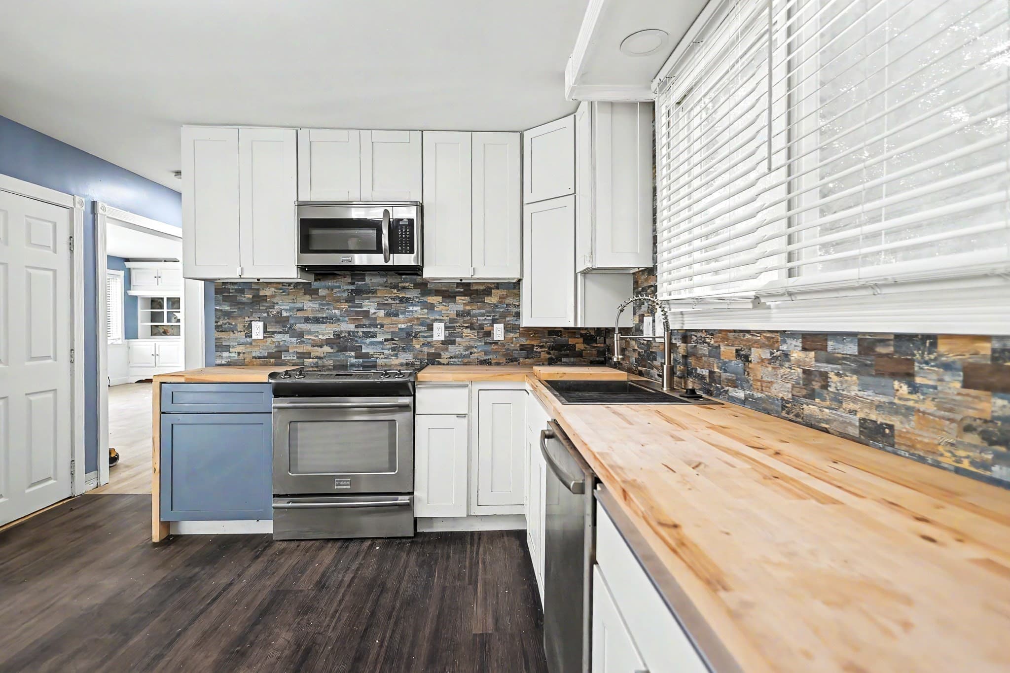 Single Family Residence at 188 Oak St, Methuen MA 01844, Methuen, photo 6 of 27