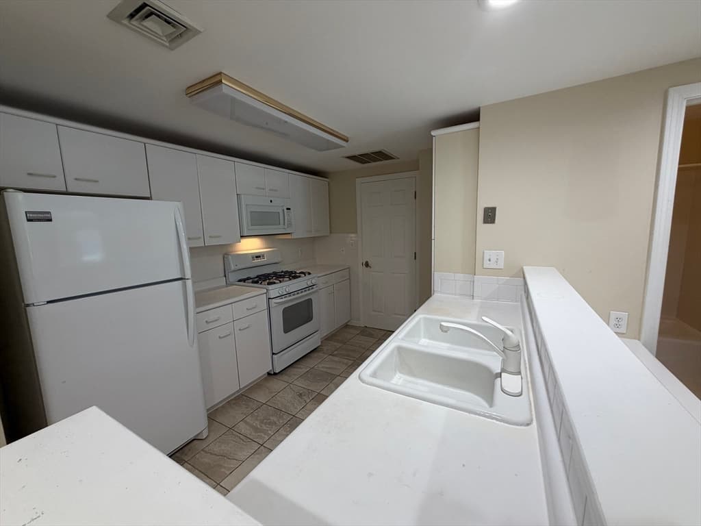 770 Salisbury St # J561, Worcester MA 01609 photo 6