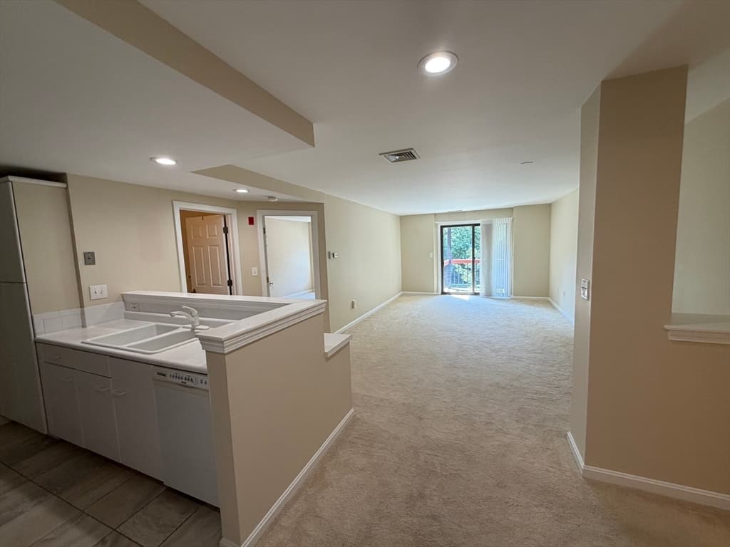 770 Salisbury St # J561, Worcester MA 01609 photo 4