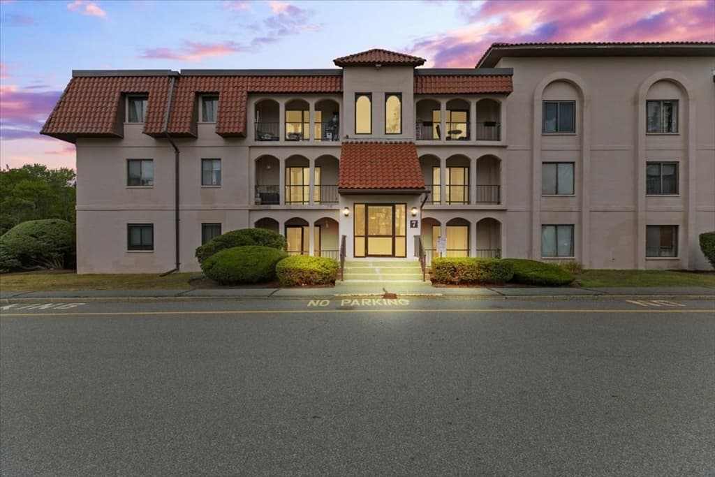 685 Oak St # 12, Brockton MA 02301 photo 2