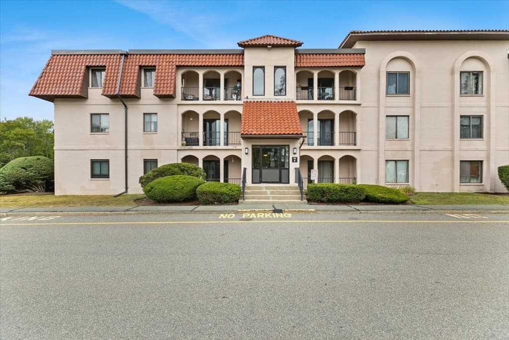 685 Oak St # 12, Brockton MA 02301
