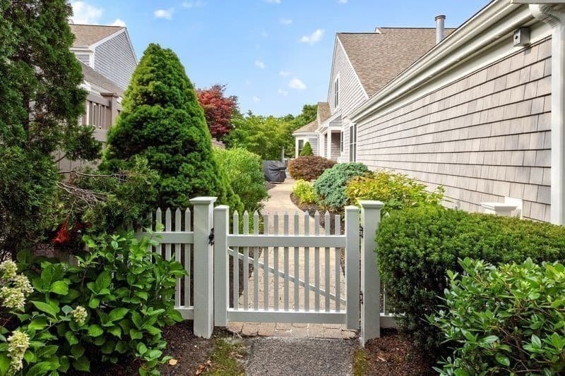 5 Alice Mullens Way # 5, Plymouth MA 02360