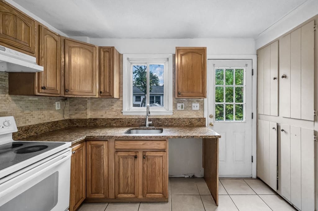 180 Lake Dr, Springfield MA 01151 photo 13