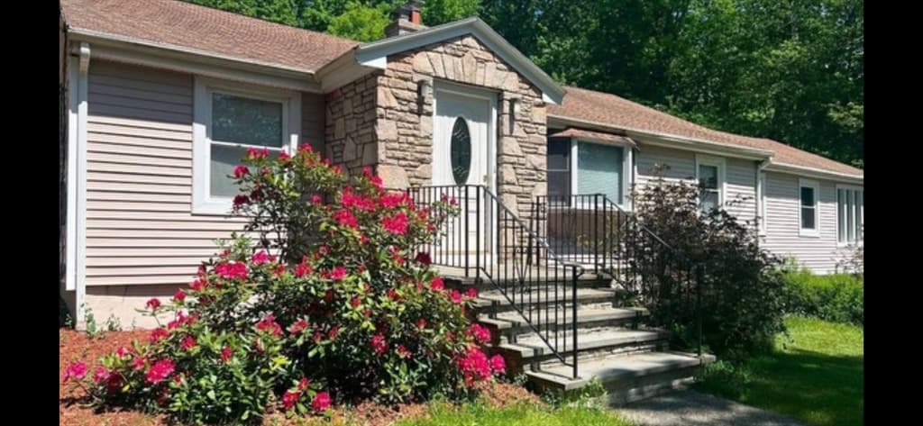 7 W Hill Ter, Worcester MA 01609