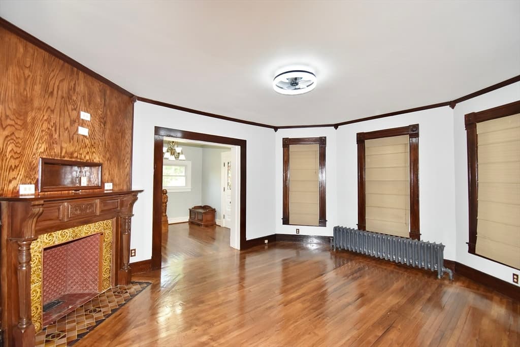 30 Laurel St, Holyoke MA 01040 photo 6
