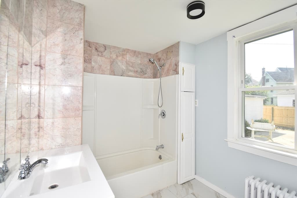 30 Laurel St, Holyoke MA 01040 photo 13