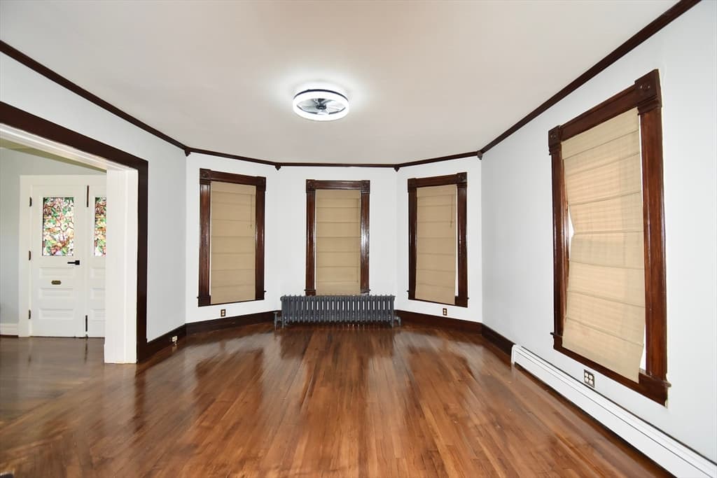 30 Laurel St, Holyoke MA 01040 photo 5