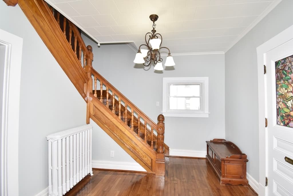 30 Laurel St, Holyoke MA 01040 photo 9