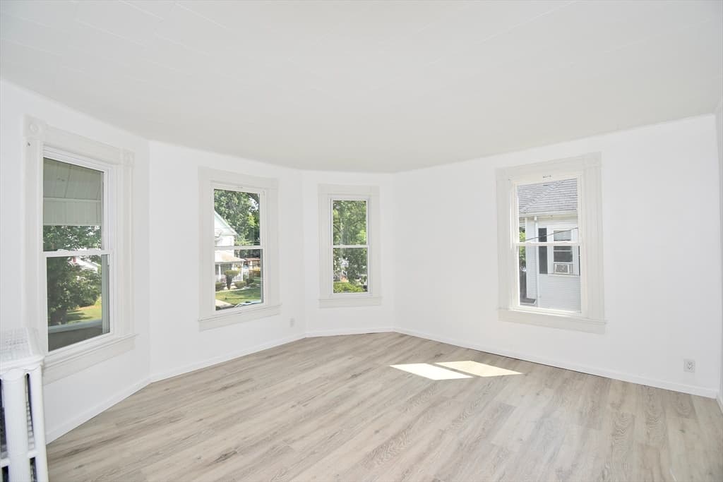 30 Laurel St, Holyoke MA 01040 photo 24