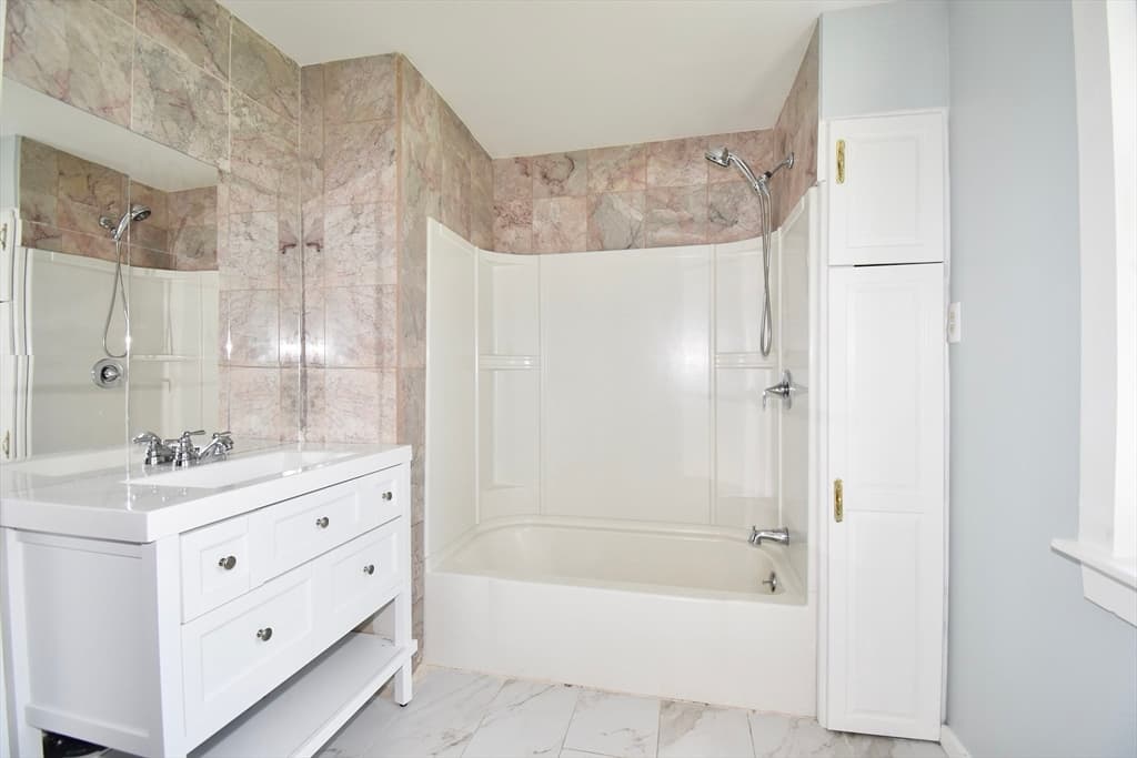 30 Laurel St, Holyoke MA 01040 photo 14