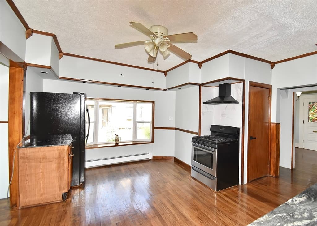 30 Laurel St, Holyoke MA 01040 photo 18