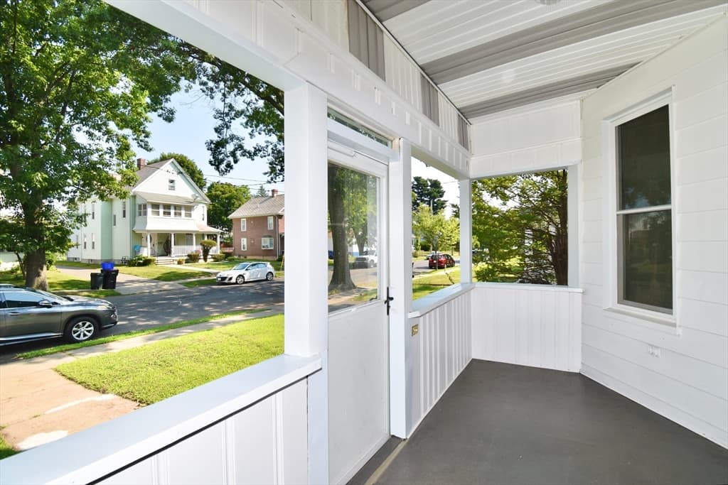 30 Laurel St, Holyoke MA 01040 photo 4