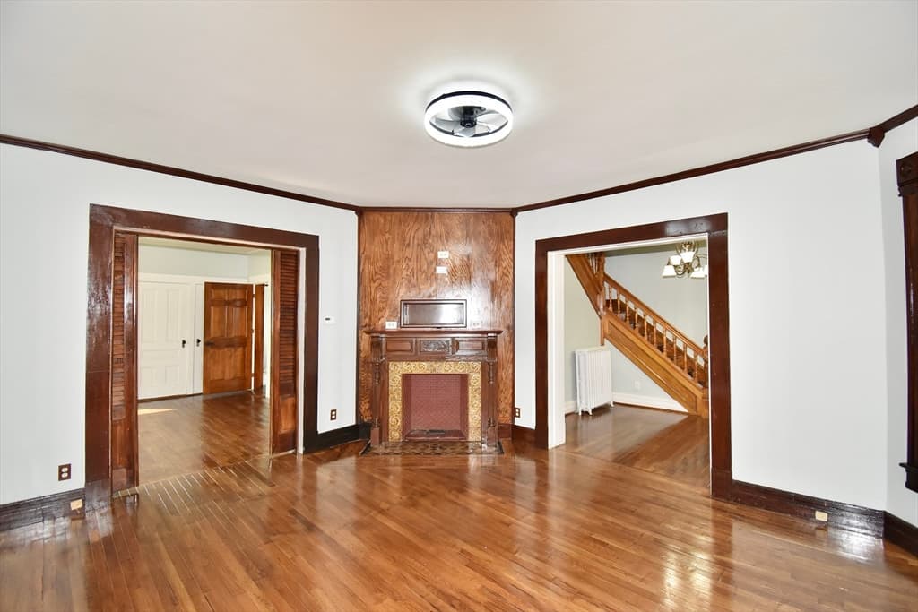 30 Laurel St, Holyoke MA 01040 photo 8