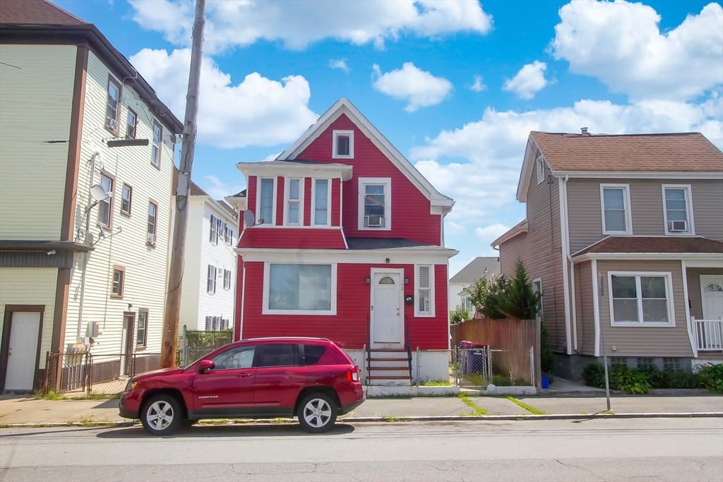 90 Hemlock St, New Bedford MA 02740 photo 2