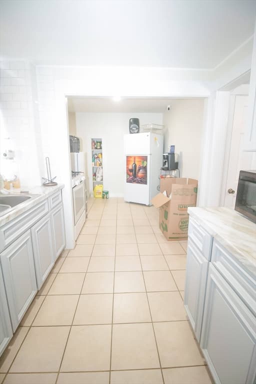 90 Hemlock St, New Bedford MA 02740 photo 6