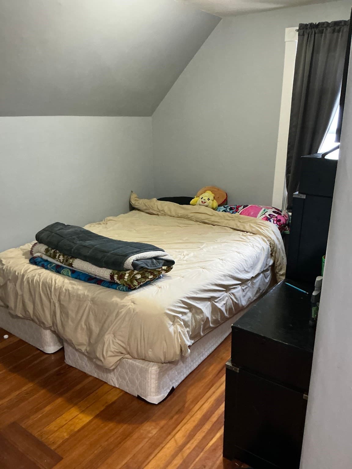 Single Family Residence at 90 Hemlock St, New Bedford MA 02740, photo 7 of 12